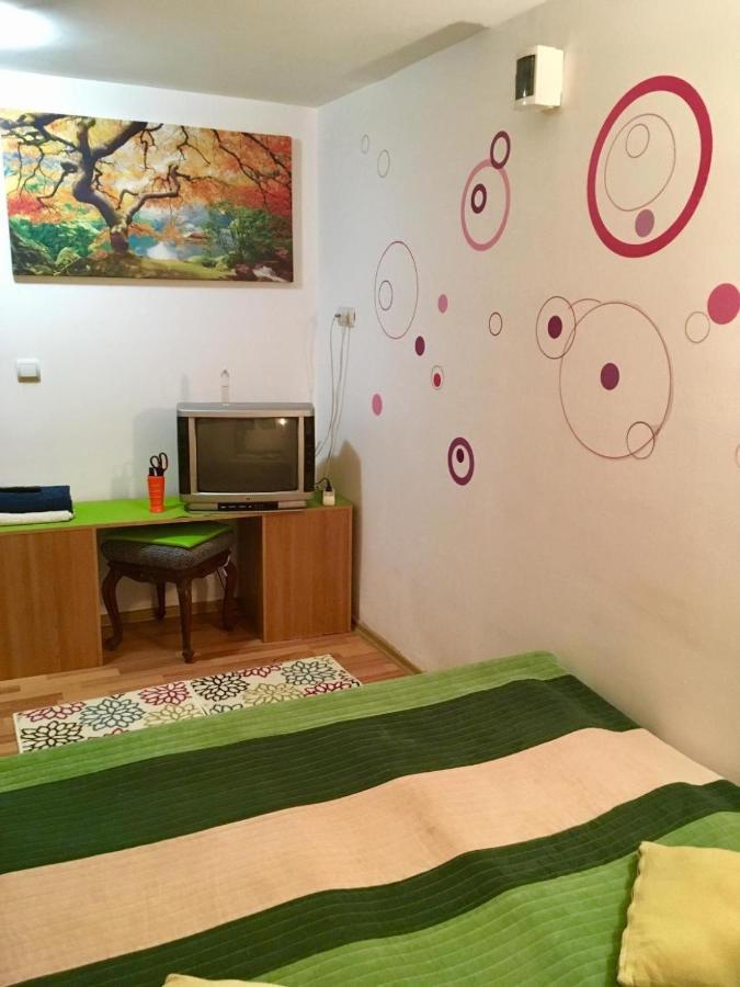 Rolling Stone Hostel *